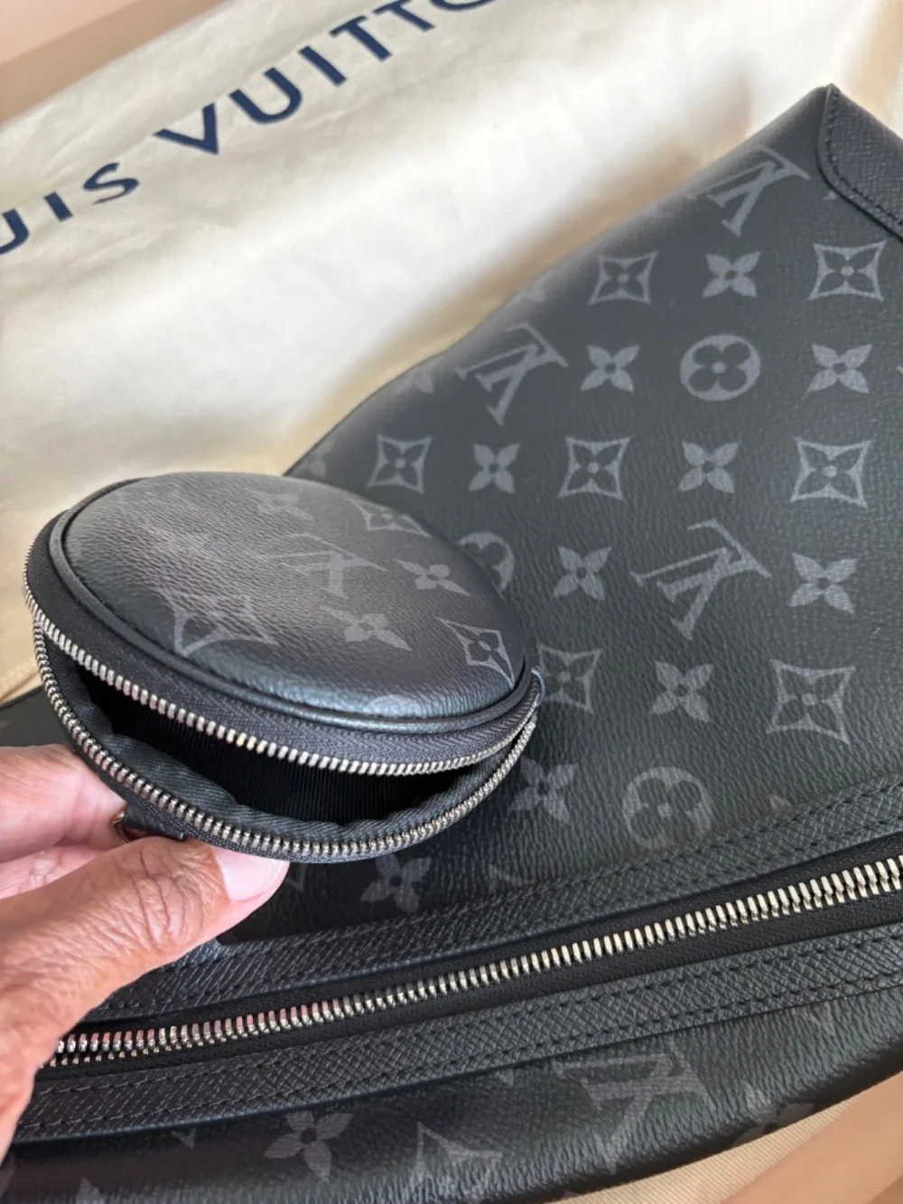 Louis Vitton Duo Slingbag
